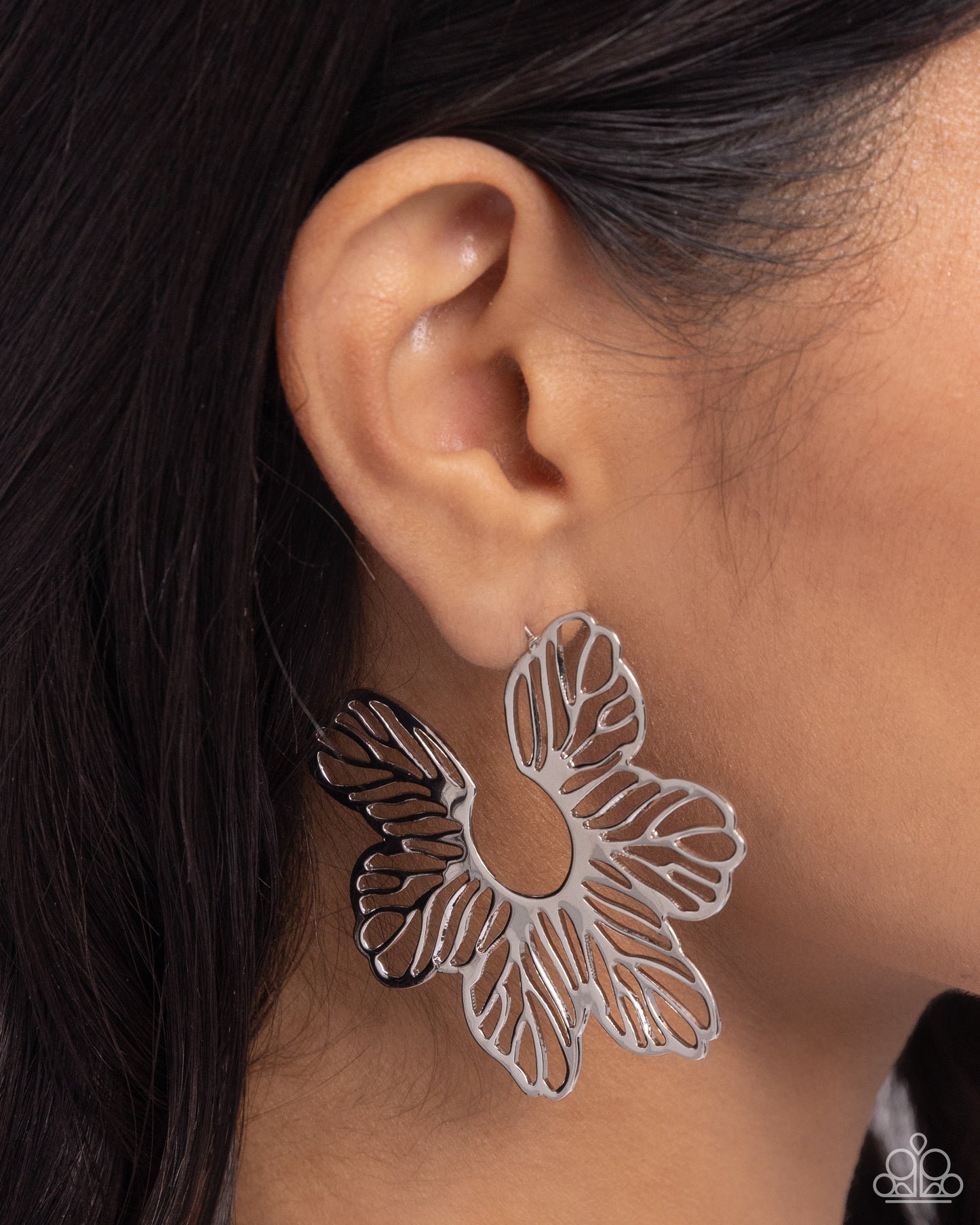 Floral Fame - Silver - by Paparazzi