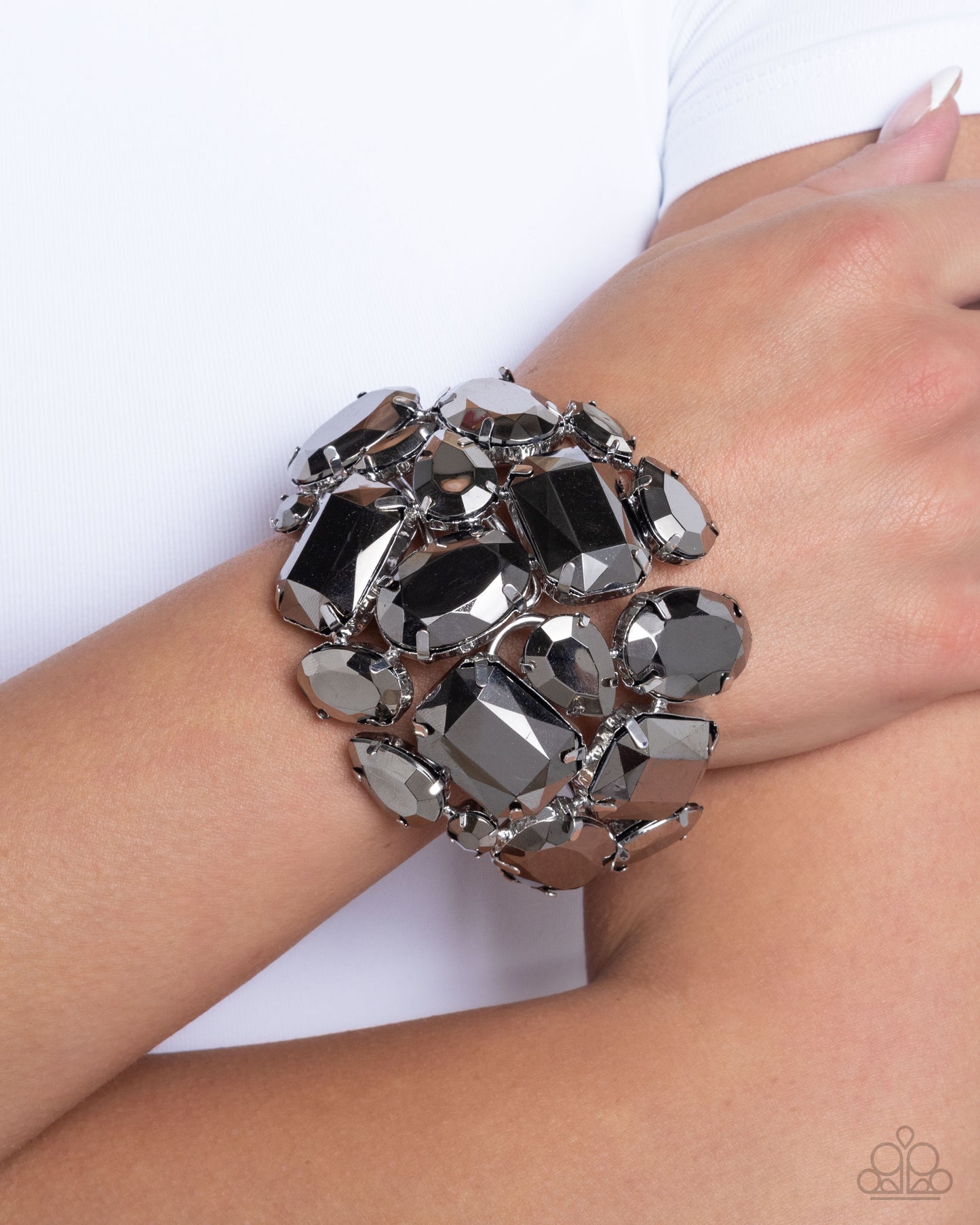 Chic Coronation - Silver - by Paparazzi