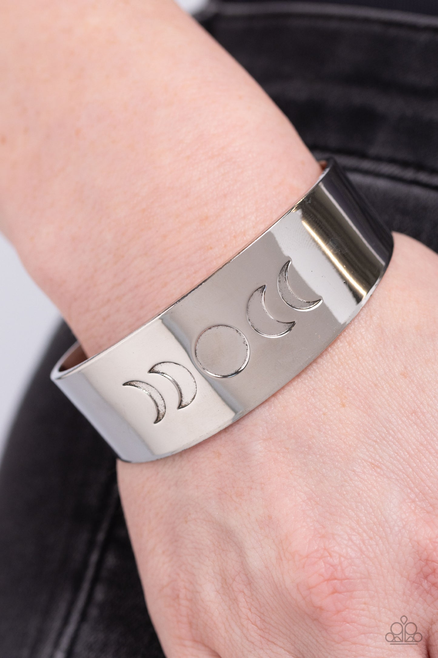 Lunar Effect - Silver - by Paparazzi