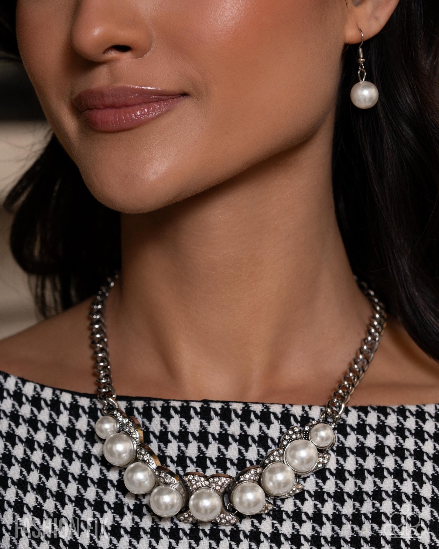 Vintage Appeal - Jan 26 Fiercely 5th Avenue Fashion Fix Necklace - by Paparazzi