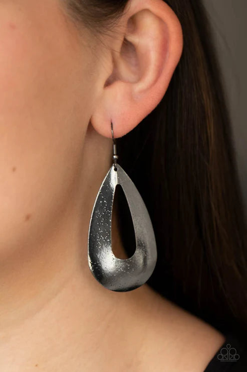 Hand It OVAL! - Black/Gunmetal - by Paparazzi